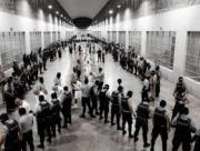 Canje con El Salvador habría liberado a 10 estadounidenses por 238 migrantes venezolanos según Reuters