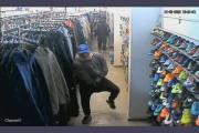 Trató de hurtar ropa en un comercio, lo descubrieron y golpeó a una empleada