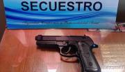 Amenazó con una réplica de arma a plena luz del día y terminó detenido en avenida San Martín