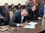 Gobernación de Chuquisaca acuerda pagar bono vacuna a trabajadores en salud tras 6 días de protestas