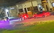 VIDEO. Motochorros asaltaron a mano armada a un joven en La Plata