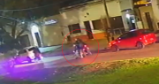 Video: dramático ataque de motochorros a un joven en La Plata