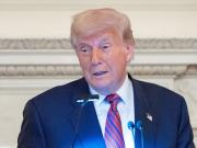 Nuevo ataque de Trump a la prensa: demandó al Wall Street Journal y al magnate Rupert Murdoch y les exige USD 10.000 millones