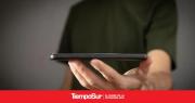 Qué significa dejar el celular pantalla abajo, según la psicología