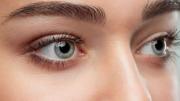 Criticó los “ojos chuecos” de su novia y su reacción se volvió viral en las redes sociales