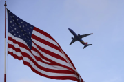 Enterrado en el hermoso proyecto de ley de Donald Trump hay una nueva tarifa de $250 para los viajeros a los Estados Unidos