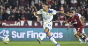 ¡Rosario Central es una fiesta! En la vuelta del público visitante, superó a Lanús con gol de Di María y espera a San Martín