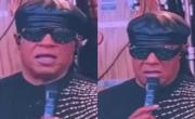 Stevie Wonder terminó con la polémica, habló sobre su ceguera y movilizó a la música: Debo decirles algo