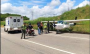 Avioneta realiza aterrizaje de emergencia en la autopista La Verota que conecta Santa Teresa del Tuy con Charallave