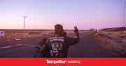 Marcelo Agüero pasó por Río Gallegos en su travesía de fe a pie hacia Salta