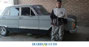 El chico que vende su Ford Falcon para pagar la deuda que le generó su sufrido tratamiento de riñones