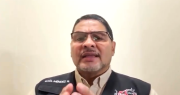 Principal dirigente sindical de Panamá acusado de estafa sale al exilio y llega a Bolivia