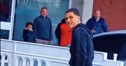 “Te amo, morocho hermoso”: el grito eufórico de una fanática de River que puso nervioso a Juanfer Quintero