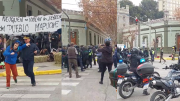 Tensión frente a Casa de Gobierno por el desalojo a protesta mapuche: liberaron a todos los detenidos