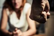 Rompió la puerta con una barreta, entró a los gritos y amenazó con un cuchillo a la pareja de su ex