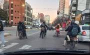 Motos que andan en la Ciudad a contramano de lo que ordena la ley
