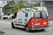 Automovilista cruzó en rojo, un cadete perdió el control de la moto y derrapó