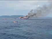 Se incendió un ferry en Indonesia y murieron tres pasajeros: los impactantes videos del rescate