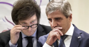 Tras el apagón, Javier Milei y Luis Caputo apuntaron contra el PJ: “Se orinan las patas”