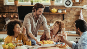 ¡Alerta de la Clínica Mayo! Este es el mejor sitio para comer: un hábito que protege todos los aspectos de tu salud
