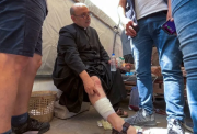 Fue un impacto directo: la palabra del padre Romanelli tras ser herido en un ataque a la Iglesia de la Sagrada Familia en Gaza