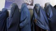 La ONU preocupada por arrestos de mujeres y niñas afganas por violar código de vestimenta talibán