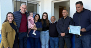 Una policía de Berisso le salvó la vida a una bebé y fue distinguida por su labor