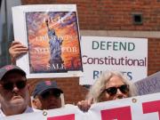 La Universidad de Harvard busca recuperar miles de millones de dólares por los recortes de fondos impuestos por Donald Trump
