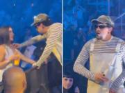 El gesto de Bad Bunny del que habla el mundo: le acomodó el escote a una fan