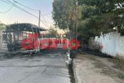 Un colectivo de la línea 112 se incendió en el barrio Alte. Brown