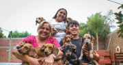 La tierna historia de la familia de salchichas de Chimbas