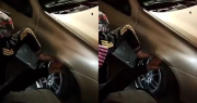 Video: en Mendoza, dos ladrones quedaron atrapados en el guardabarros de un auto tras intentar robar ruedas