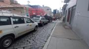 Las filas de vehículos en surtidores de La Paz vuelven; en algunos de ellos no hay combustible