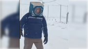Video: recrearon a El Eternauta en plena nevada en Los Menucos y se hizo viral