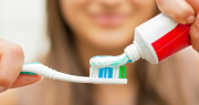 La ANMAT prohibió la comercialización de una conocida pasta dental por efectos adversos