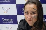 Castrate: el tatuaje que tiene en la cara una candidata a concejal de Milei