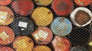 El petróleo cayó fuerte en la cuenta regresiva de la fecha límite para los aranceles de Donald Trump