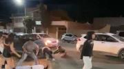 A la salida de un boliche, un joven recibió una trompada y golpeó su cabeza contra el asfalto