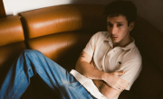 Pop, R&B e introspección: así suena “Necesario”, lo nuevo de Félix Vestre