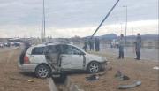 Impactante accidente en la Circunvalación Oeste: una mujer chocó contra un poste de luz