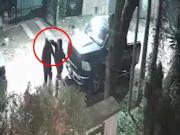 Video: con una trompada al mentón, el custodio de L-Gante evitó que le robaran su camioneta