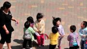Tragedia en China: Más de 200 niños resultaron envenenados por alimentos contaminados con metal químico