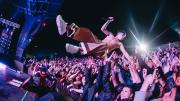 Mal momento para Trueno en España: saltó al público en un show pero no lo atraparon