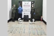 En dos ollas, llevaba 193.400 dólares y no pudo acreditar la procedencia