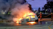 Impresionante incendio: manejaba por Primeros Pobladores y se le prendió fuego el auto