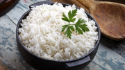 Lavar el arroz de tres a cinco veces genera más beneficios y reduce efectos nocivos, según los expertos