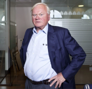 Mil millonario John Fredriksen pone a la venta su mansión el Reino Unido se ha ido al infierno