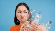 ¿El fin del reciclaje? Prenden las alarmas por la reutilización de las botellas de plástico: esta es la razón médica para evitarlo