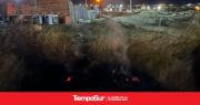 Bomberos sofocan un incendio de pastizales en Barrio Rotary 23