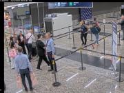 Valijas: la vicejefa de la Aduana del aeroparque fue la que dejó entrar sin control a la empleada de Leonardo Scatturice